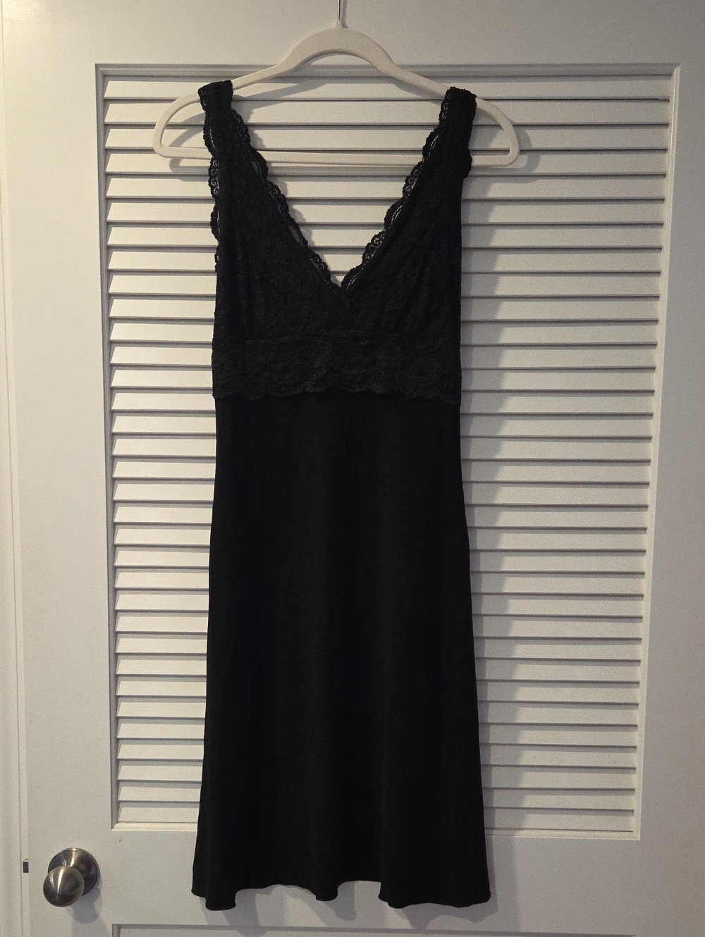 Tailor B. Moss Black Lace V-Neck Midi Dress